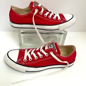 Converse Classic Red Canvas Low-Top Sneakers Women’s 7.5 Men’s size 5.5